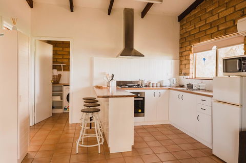 Margaret River Holiday Cottages - Darwin Holiday 5