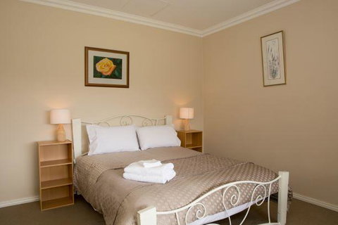 Yvonnes Rest Holiday Home - Darwin Holiday 5