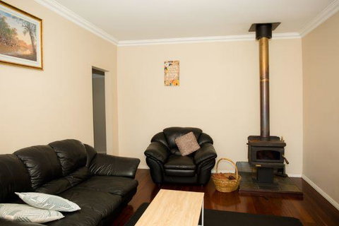 Yvonnes Rest Holiday Home - Darwin Holiday 7