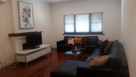 Leisurely Manor - Spacious Three Bedroom Home In Fremantle - Darwin Holiday 5