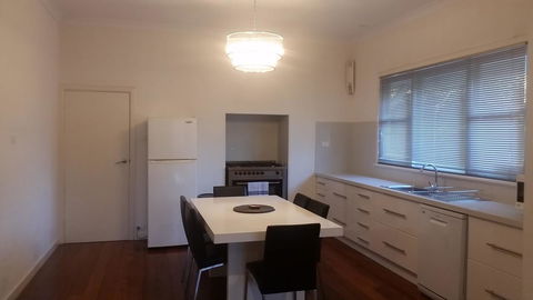Leisurely Manor - Spacious Three Bedroom Home In Fremantle - Darwin Holiday 3