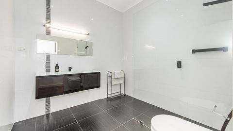 Leisurely Manor - Spacious Three Bedroom Home In Fremantle - Darwin Holiday 8