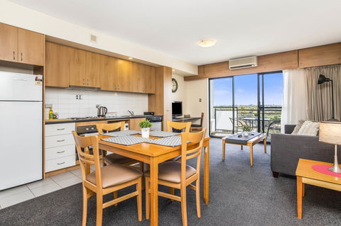 508 Stupendous Sunsets & Views Pool Gym Parking - Darwin Holiday 10