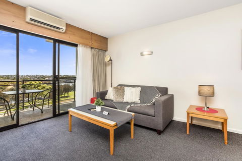 508 Stupendous Sunsets & Views Pool Gym Parking - Darwin Holiday 2
