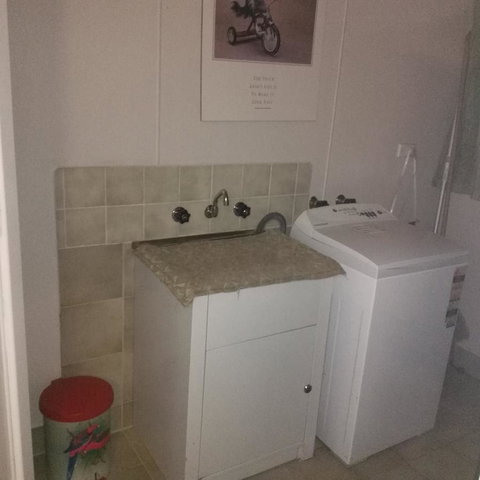 Don\'t Worry Be Happy - Darwin Holiday 15