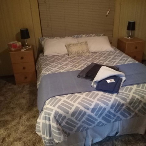 Don\'t Worry Be Happy - Darwin Holiday 12