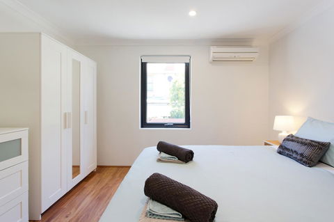 Monument Hill Townhouse - Fremantle - Darwin Holiday 7