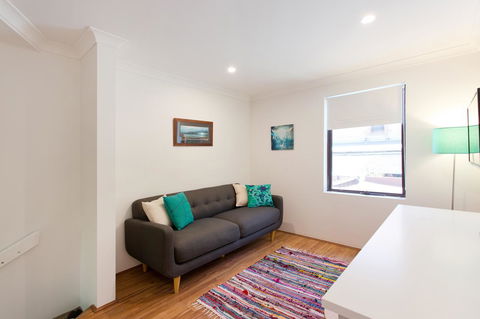 Monument Hill Townhouse - Fremantle - Darwin Holiday 9