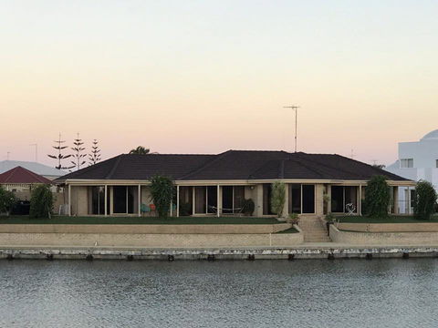 LA ANCHOR ON THE CANALS (MANDURAH) - Darwin Holiday 16