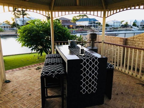 LA ANCHOR ON THE CANALS (MANDURAH) - Darwin Holiday 9
