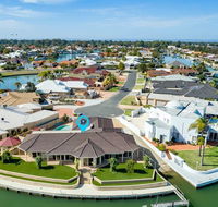 LA ANCHOR ON THE CANALS MANDURAH - Darwin Holiday