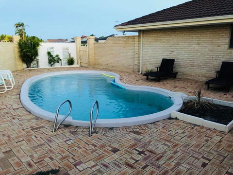 LA ANCHOR ON THE CANALS (MANDURAH) - Darwin Holiday 11