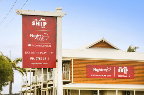 Nightcap At The Ship Inn - Darwin Holiday 36