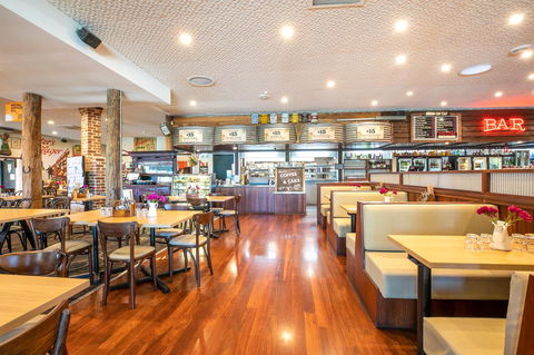 Nightcap At Wanneroo Tavern - Darwin Holiday 32