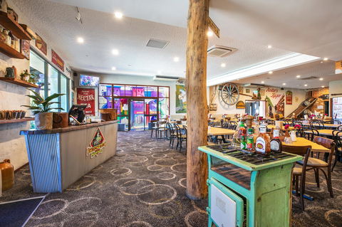 Nightcap At Wanneroo Tavern - Darwin Holiday 9