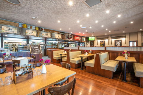 Nightcap At Wanneroo Tavern - Darwin Holiday 30