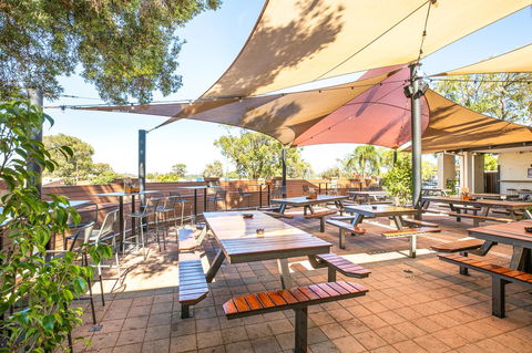 Nightcap At Wanneroo Tavern - Darwin Holiday 7