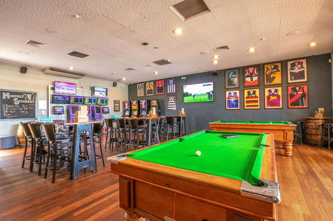 Nightcap At Wanneroo Tavern - Darwin Holiday 5