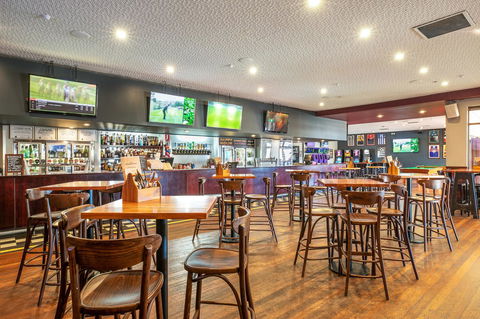 Nightcap At Wanneroo Tavern - Darwin Holiday 8