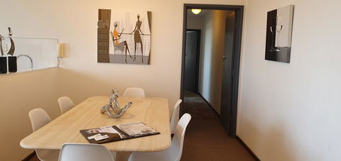 Lawley Luxury Views - Perth City, Swan River - Darwin Holiday 14