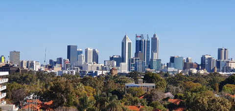 Lawley Luxury Views - Perth City, Swan River - Darwin Holiday 0