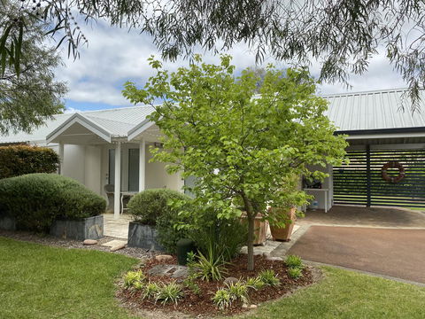 Whitesands Holiday Villas - Darwin Holiday 1