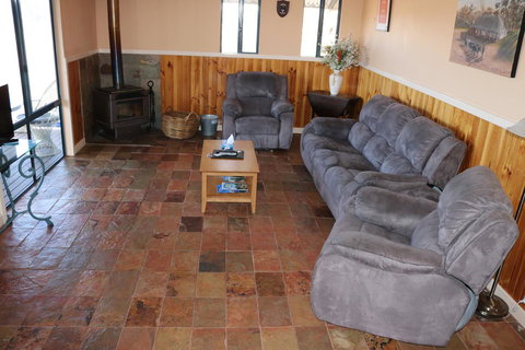 Kendenup Cottages And Lodge - Darwin Holiday 14