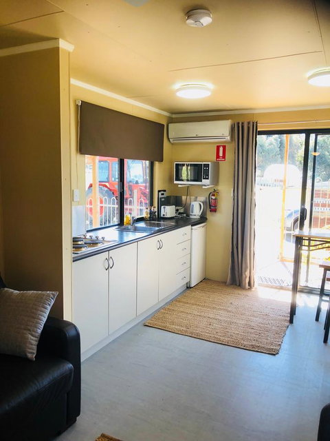 Kendenup Cottages And Lodge - Darwin Holiday 9