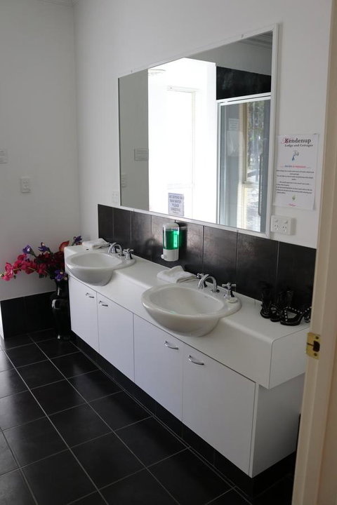 Kendenup Cottages And Lodge - Darwin Holiday 18