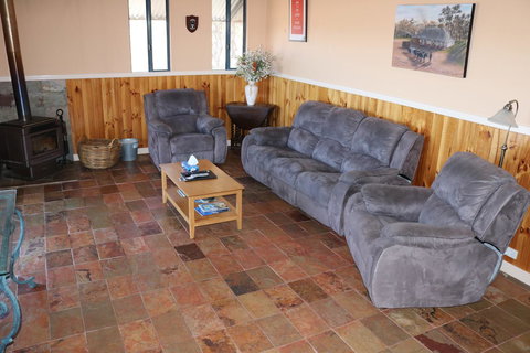 Kendenup Cottages And Lodge - Darwin Holiday 15