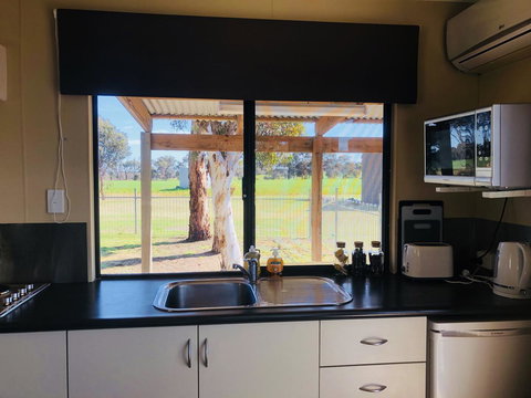 Kendenup Cottages And Lodge - Darwin Holiday 3