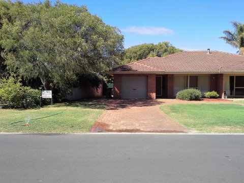 Busselton Beachfront - Darwin Holiday 1