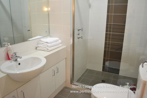 North Coogee Beach House - Darwin Holiday 11