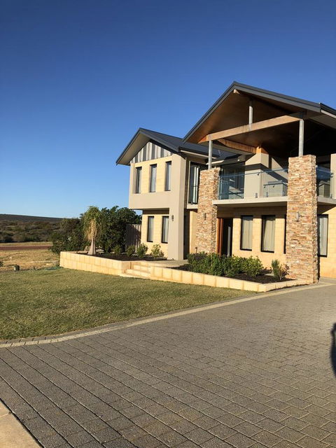 The Shak Kalbarri - Darwin Holiday 0