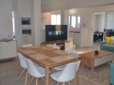Caravel Beach House Mandurah - Darwin Holiday 22