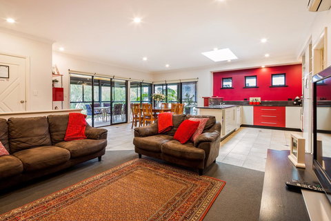 Downton Villa - Darwin Holiday 8