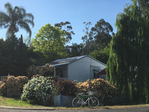 Applegate Lane Chalet - Darwin Holiday 1