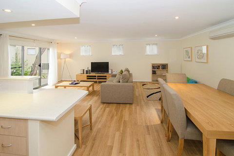 Beach Retreat - Busselton - Darwin Holiday 3