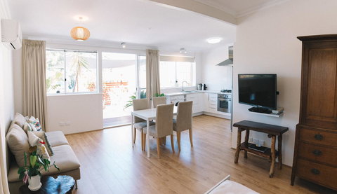 Sun Studio - Darwin Holiday 7