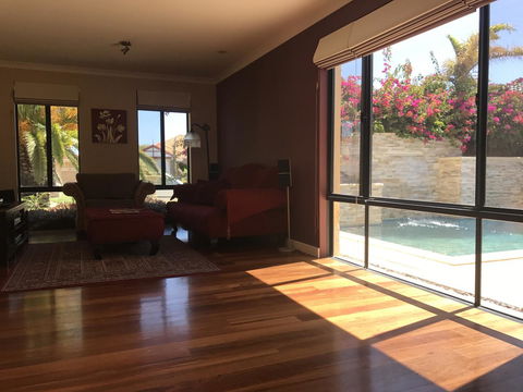 Le Boulevard - Darwin Holiday 9