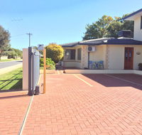 The Royal Dolphin Bed  Breakfast Safety Bay - Darwin Holiday