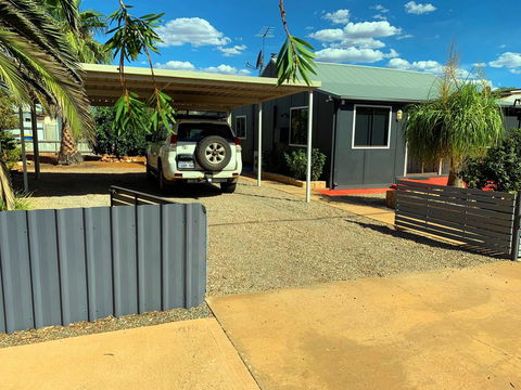 The Cottage That Could - Darwin Holiday 0
