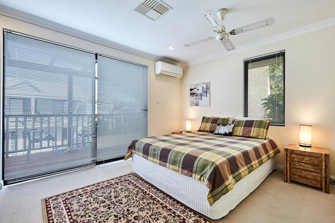 Fremantle Townhouse Unit 4 - Darwin Holiday 0