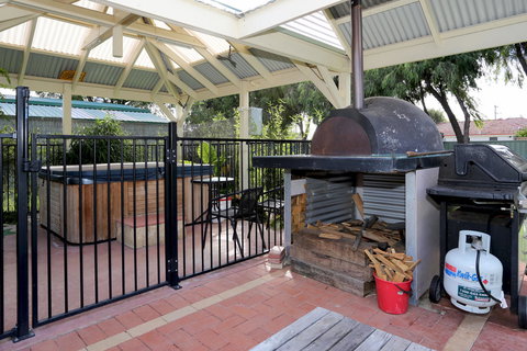 Busselton Guest House - Darwin Holiday 38