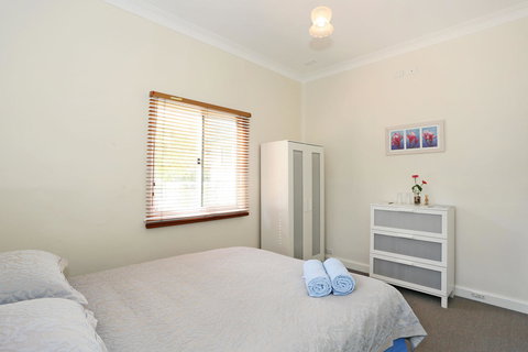 Busselton Guest House - Darwin Holiday 40