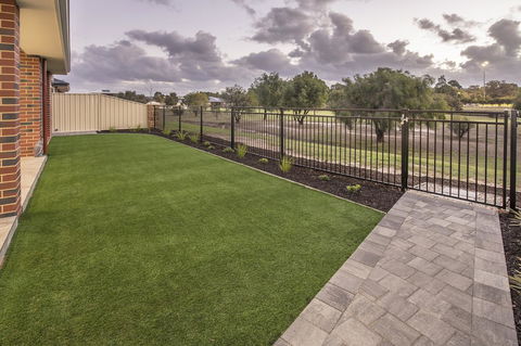 15 Cabot Close - Darwin Holiday 24