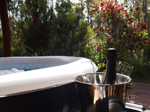 Jarrah Grove Forest Retreat - Darwin Holiday 10