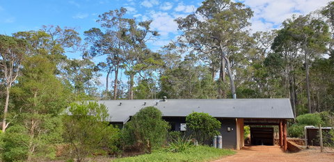 Jarrah Grove Forest Retreat - Darwin Holiday 16