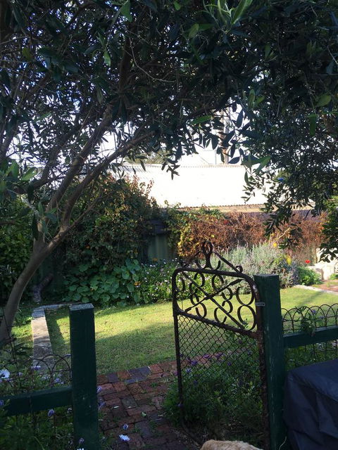RoseMoore Bed & Breakfast - Darwin Holiday 1