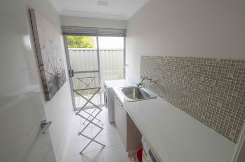 Magnificent Beach Retreat - Darwin Holiday 34